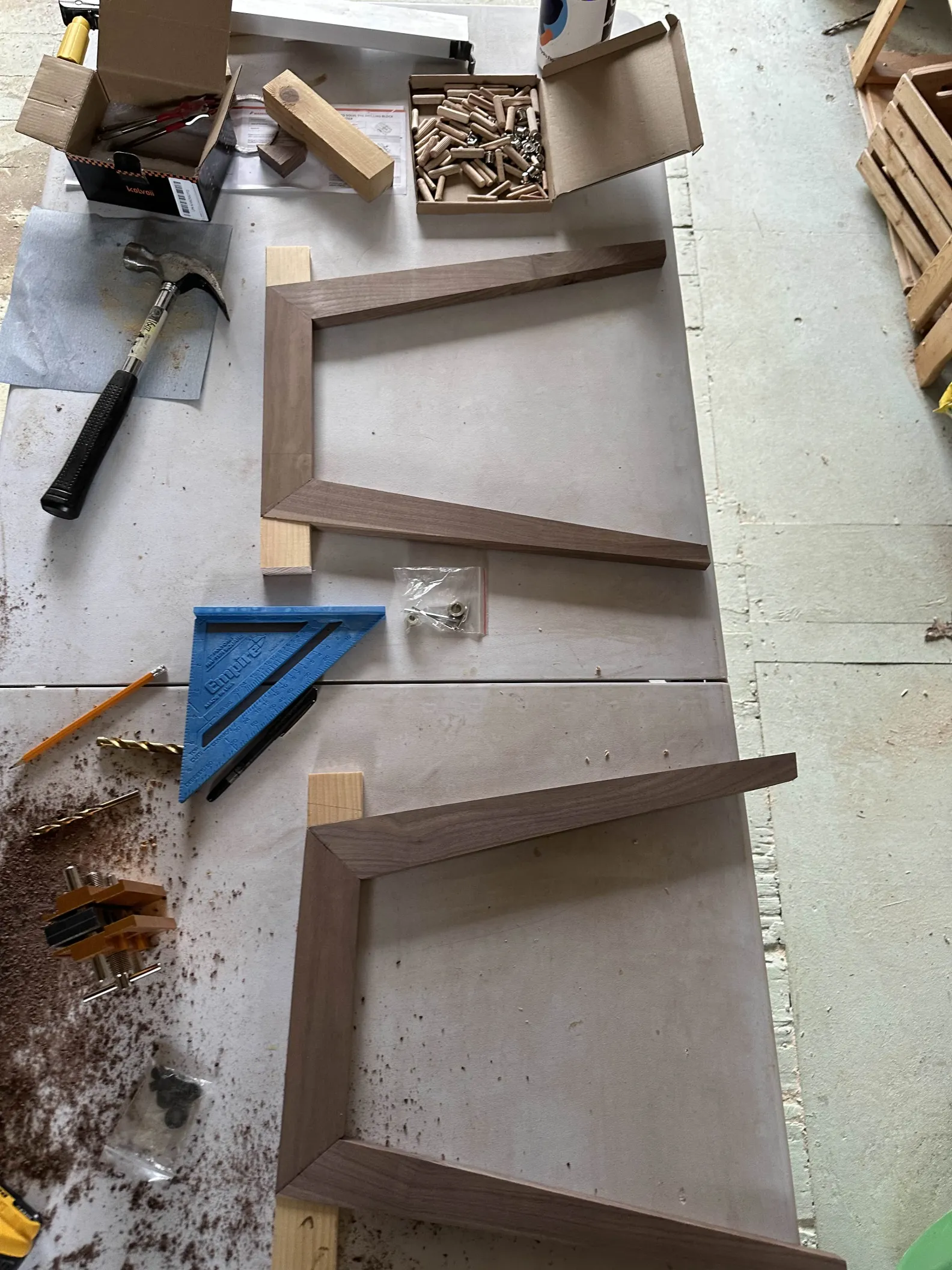 Legs being glued with pine blocks